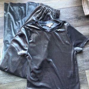 Matching velvet set!